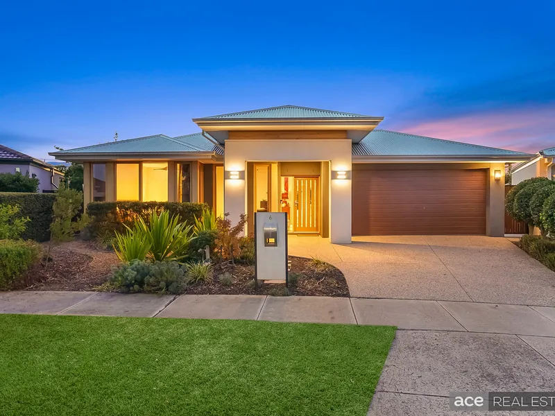 SPECTACULAR EAST FACING ENTERTAINER HOME ON A RARE MASSIVE ALLOTMENT