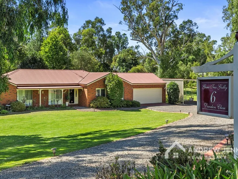 Town Convenience, Bushland Charm, Your Forever Home Awaits