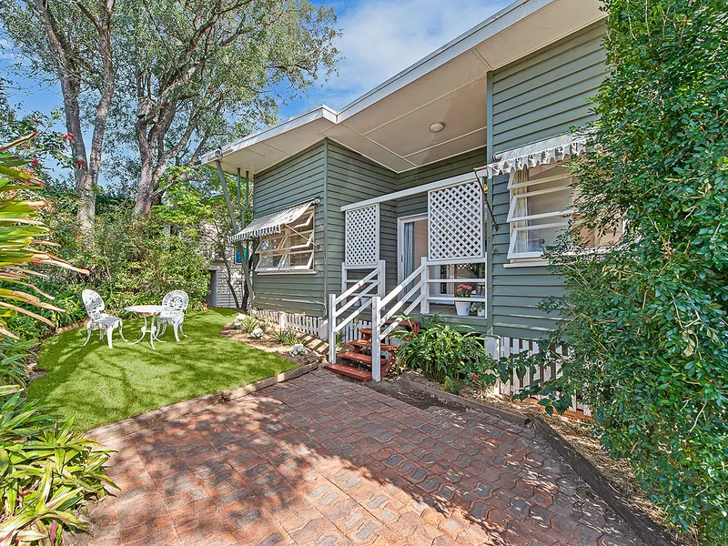 Cute Cottage, Convenient Location & Loads Of Added Potential