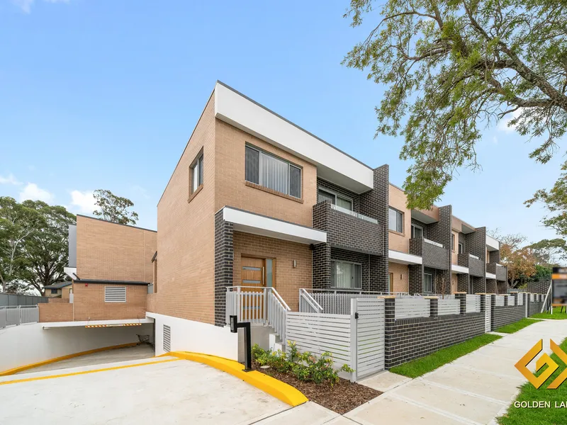 Brand New Luxurious townhouse with low maintenance