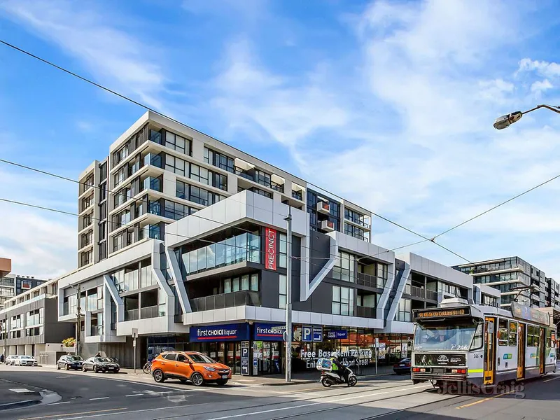 Seamless style on the city's fringe