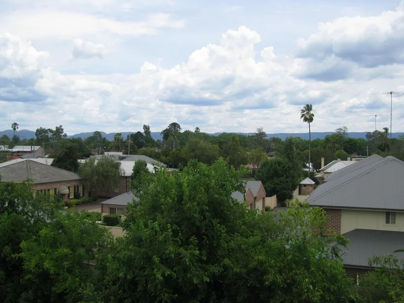 VIEWS TO THE MOUNTAINS