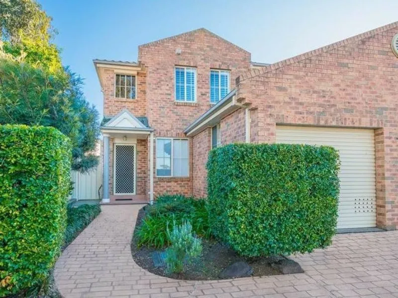 Well Positioned Townhouse!