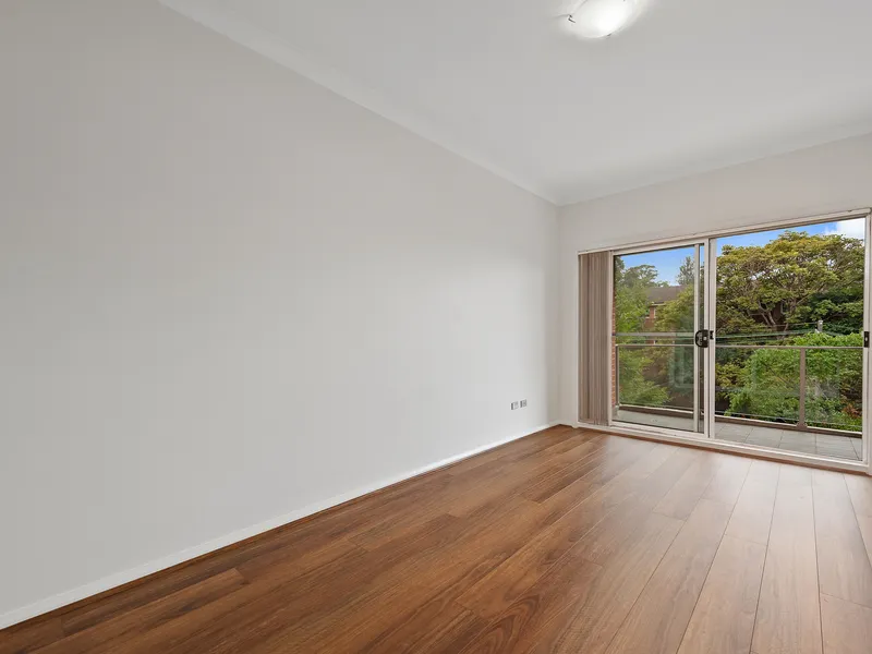 Generously appointed modern two bedroom apartment - Freshly painted & New Flooring