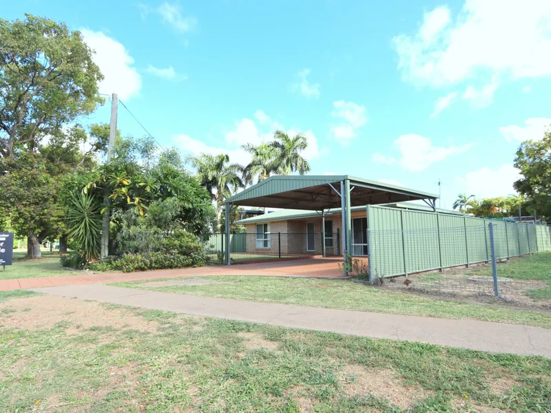 FULLY FENCED YARD IDEAL FOR KIDS & PETS