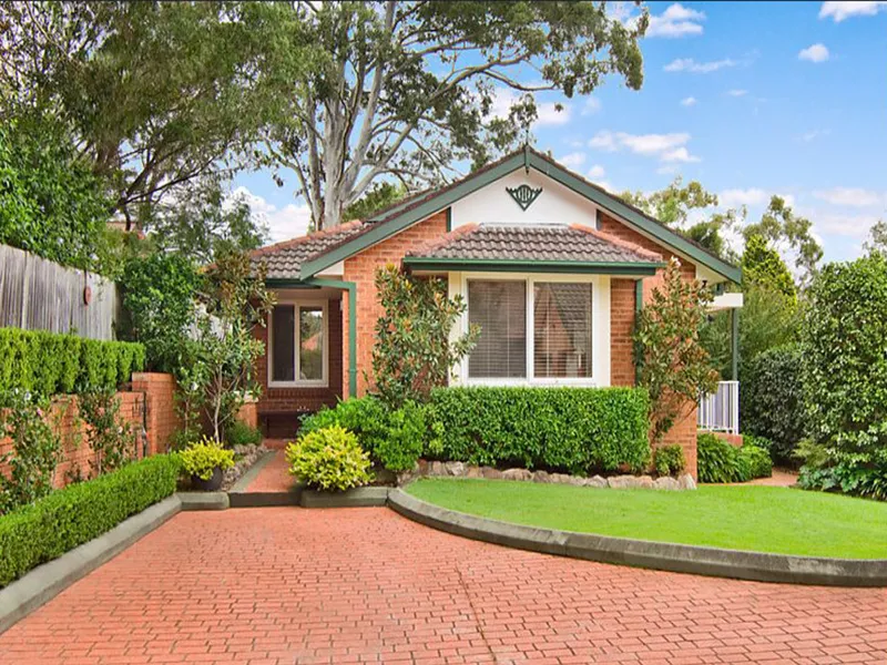 Quiet and leafy haven - 3 bed + 1 study room house in Lane Cove North 