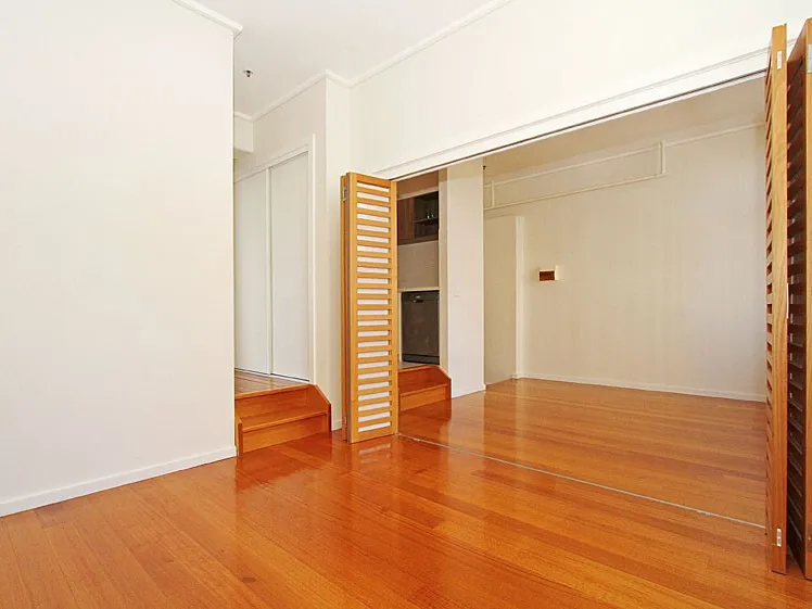STYLISH LIVING IN FABULOUS LOCATION