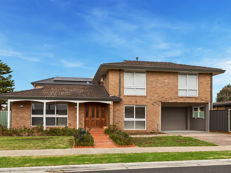 Updated spacious family home, great Keilor location