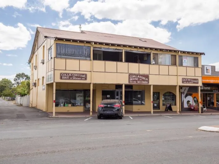 LARGE FULLY SELF CONTAINED TOWN HOUSE