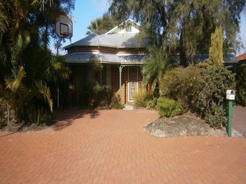 Room for rent in beautiful house just waiting for you!