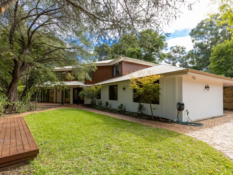 Grand 2 Storey home opposite Stirk Park