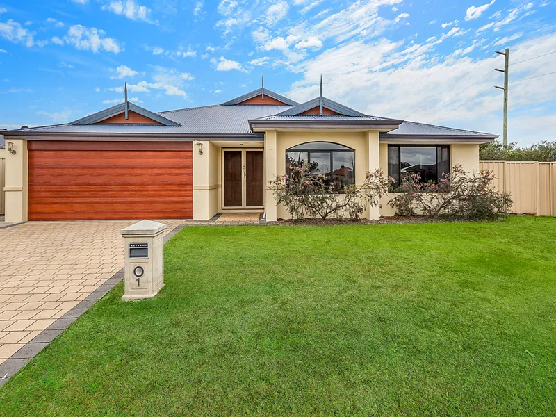 Huge family home - Recently painted, in Canning Vale!