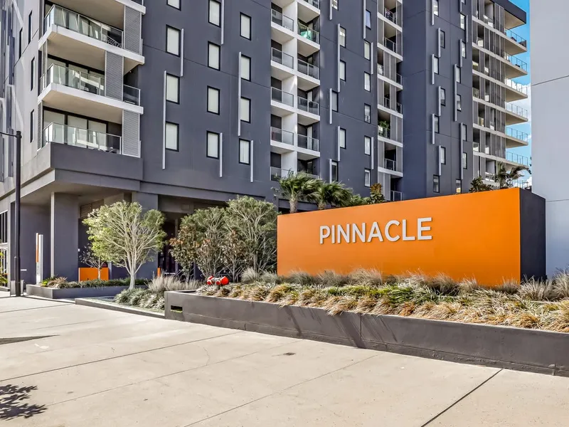 Sunny North Aspect Two bedrooms apartment with Huge Study