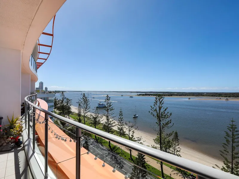 FANTASTIC 8TH LEVEL APARTMENT WITH SWEEPING VIEWS OF THE BROADWATER & OCEAN