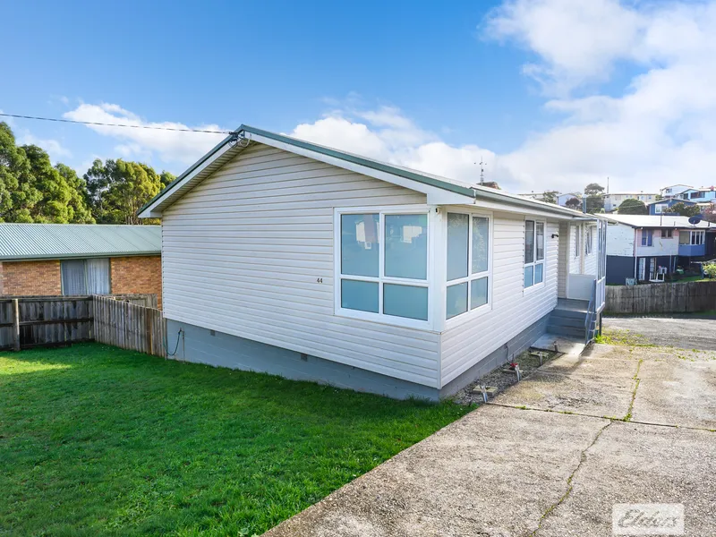 FANTASTIC INVESTMENT OPPORTUNITY & FULLY RENOVATED