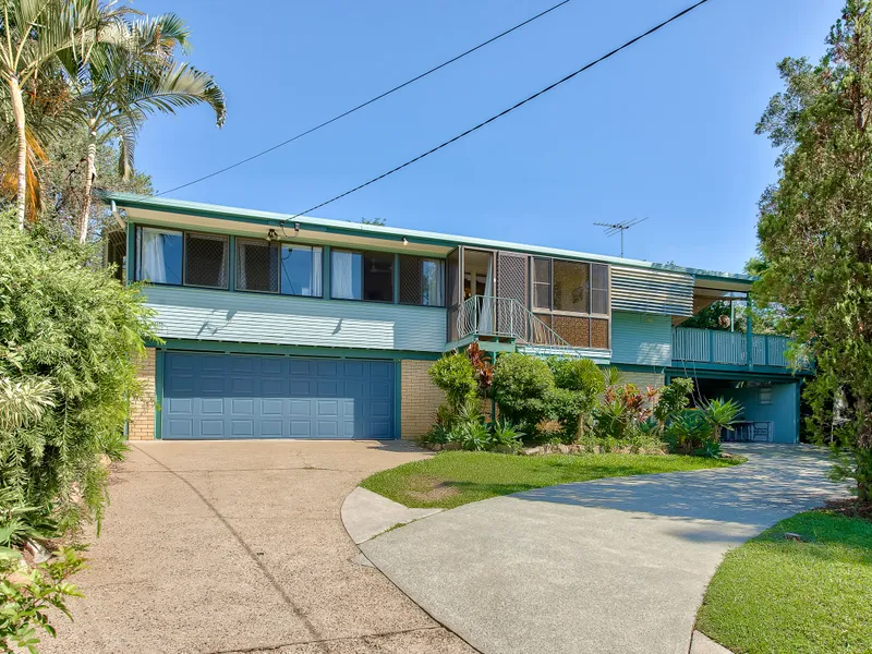 High Set Haven in Commanding Cul-de-sac Locale