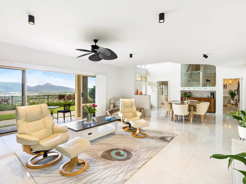 EXPANSIVE FAMILY LIVING WITH SPECTACULAR VIEWS