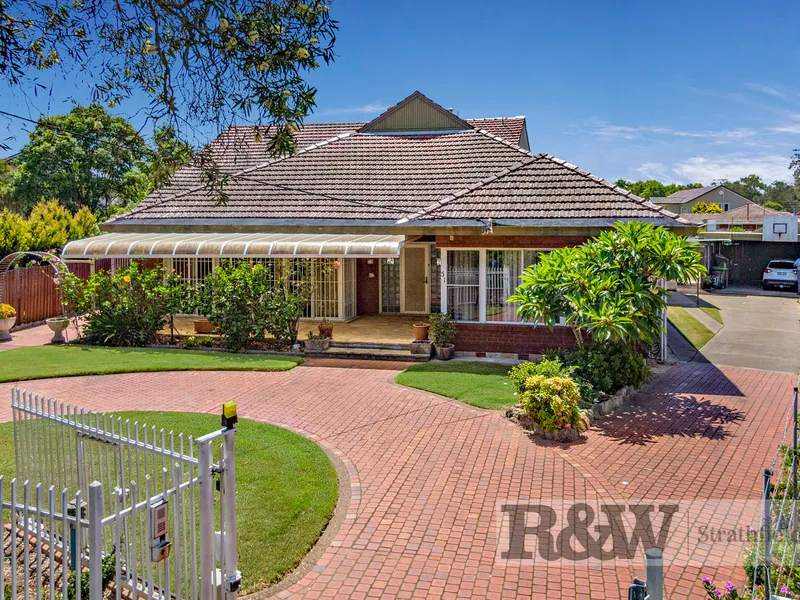 SPACIOUS FAMILY HOME IN GREAT LOCATION