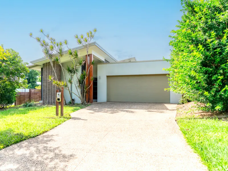 Contemporary Family Haven: Spacious 5-Bedroom Home in Coomera