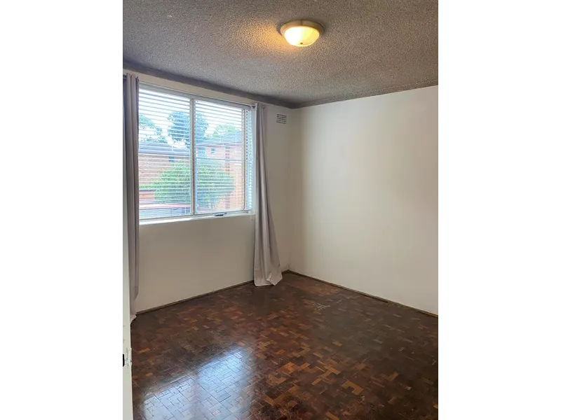 ONE BEDROOM UNIT!