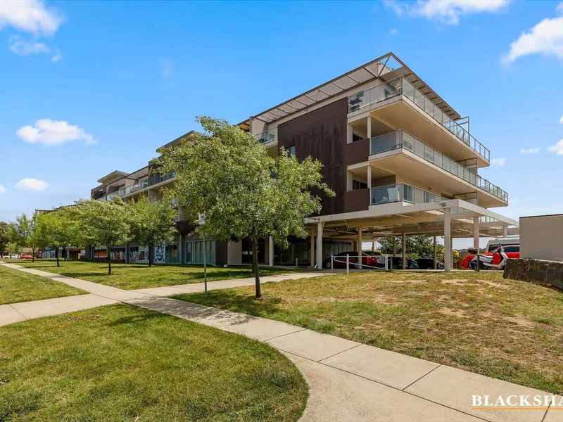 Spacious One-Bedroom in Convenient Macquarie