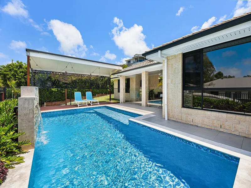 Spacious, Resort Style Entertainer! 704m2 Block!