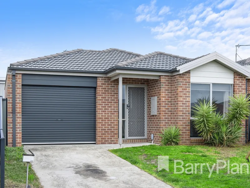 Modern Four Bedroom Home in Quiet Location