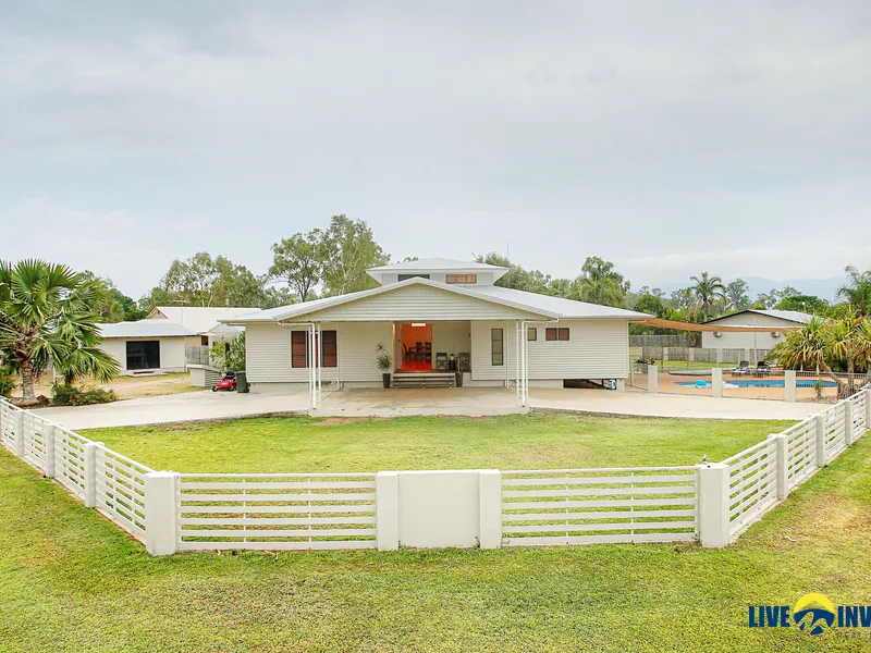 CALLING ALL FAMILES LOOKING FOR DUAL LIVING -TWO SEPARATE FAMILY HOMES - PEFECT FOR EXTENDED FAMILY. LIVE IN ONE & RENT THE OTHER HOME OUT.