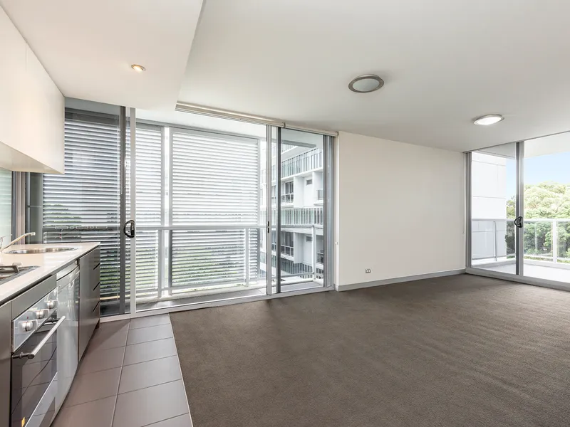 Exceptionally Positioned One Bedroom Plus Study