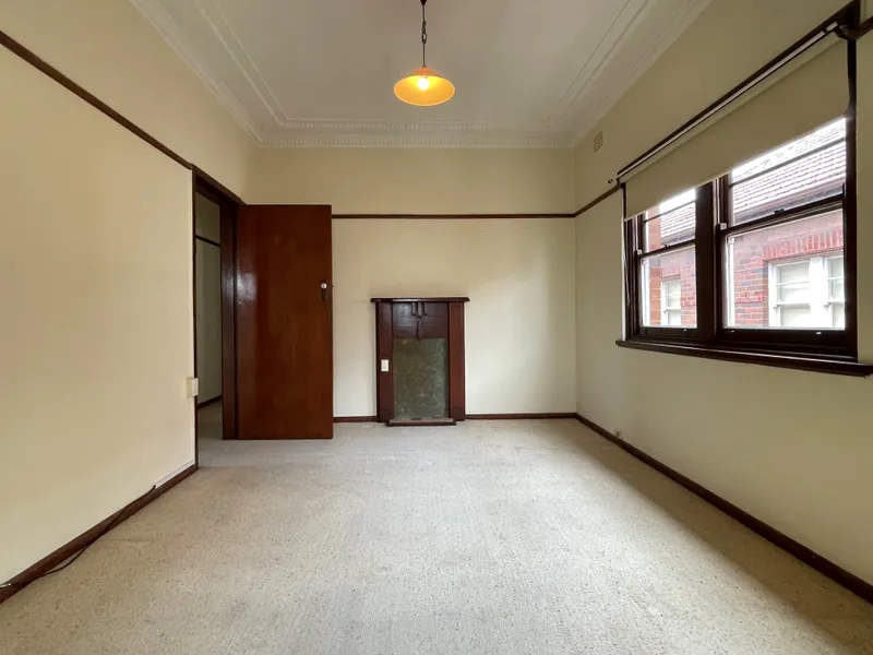 2 BEDROOM APARTMENT - REAR OF COMPLEX !!!
