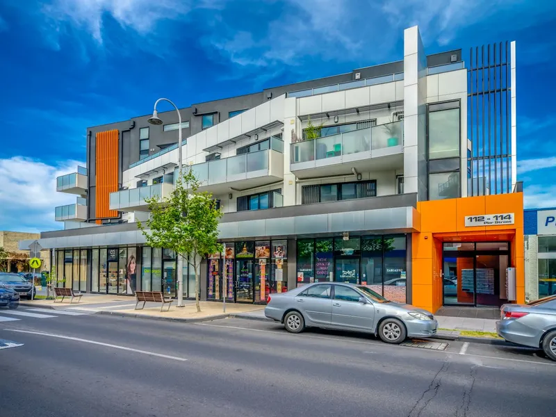 WITHIN WALKING DISTANCE TO ALTONA BEACH AND PIER STREET