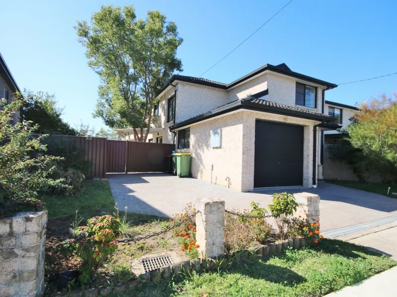 Spacious 3 Bedroom Duplex in sought after location!