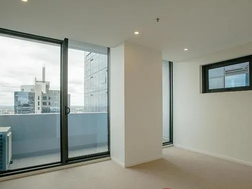 HOMELY TWO BEDROOM APARTMENT AT MELBOURNE SKY