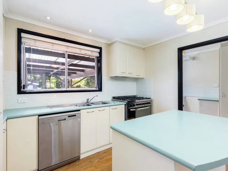 LARGE FAMILY HOME IN EVATT