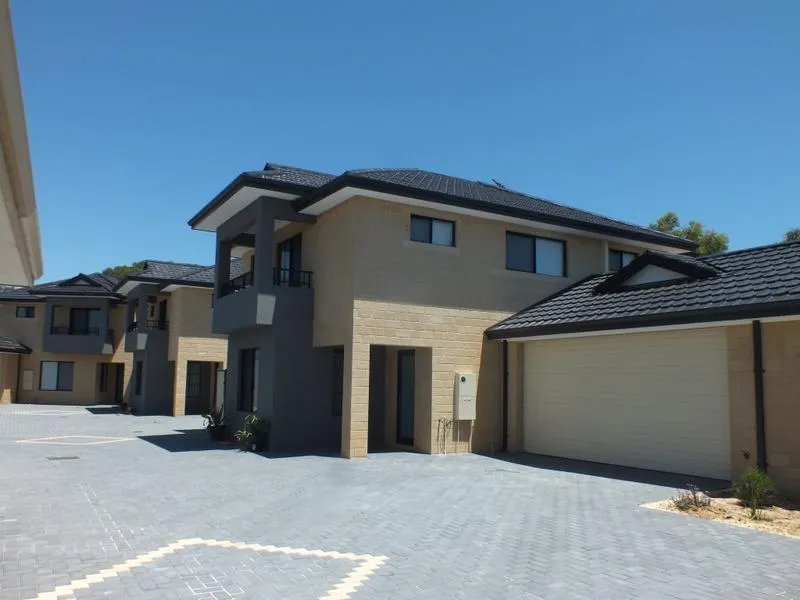 BRAND NEW, LUXURIOS TOWNHOUSE IN THE HEART OF CANNINGTON