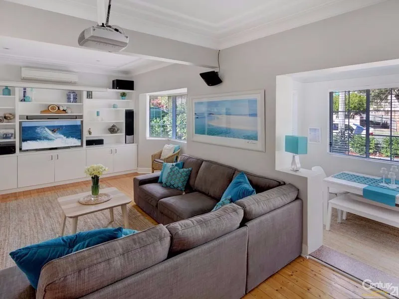 FANTASTIC 4 BEDROOM, 2 STOREY FAMILY HOME