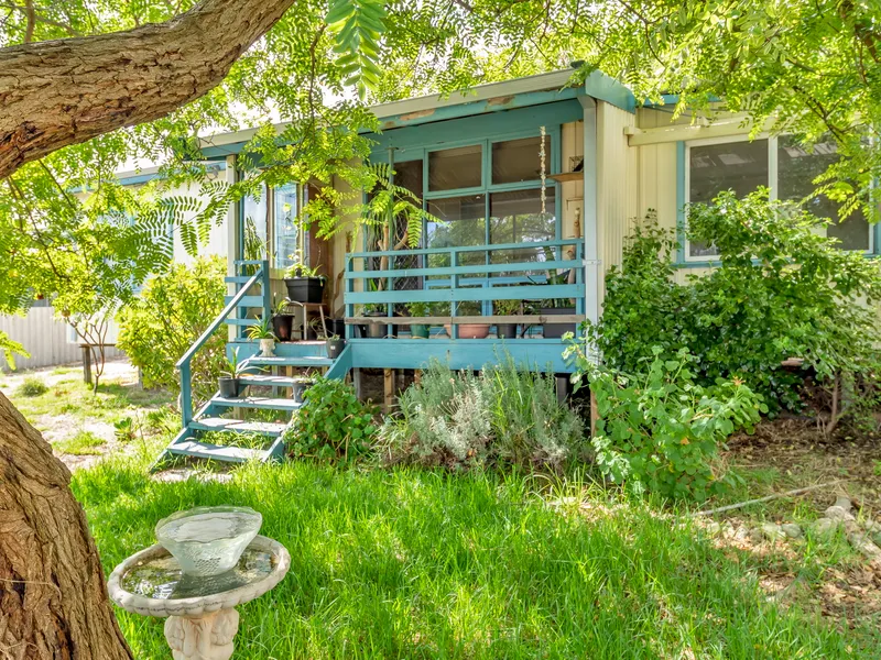 ORIGINAL 1950'S QUIRKY BEACH SHACK