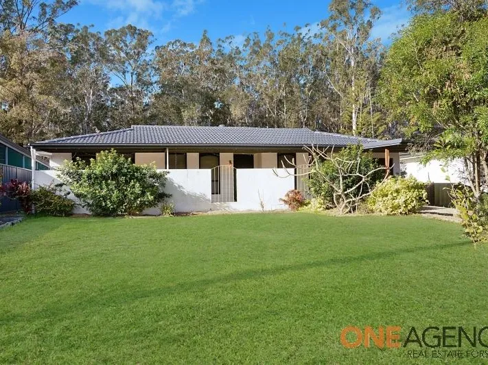 Set on 1009sqm Block with rear lane access