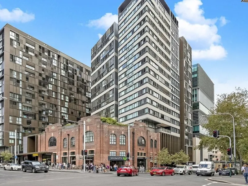 Spacious  Three Bedrooms Apartment in The Quay