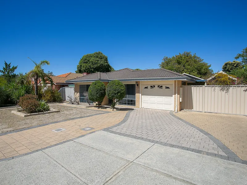 3x1 with Family Room, Huge Patio Area, Modern Features, Roller Shutters and More!