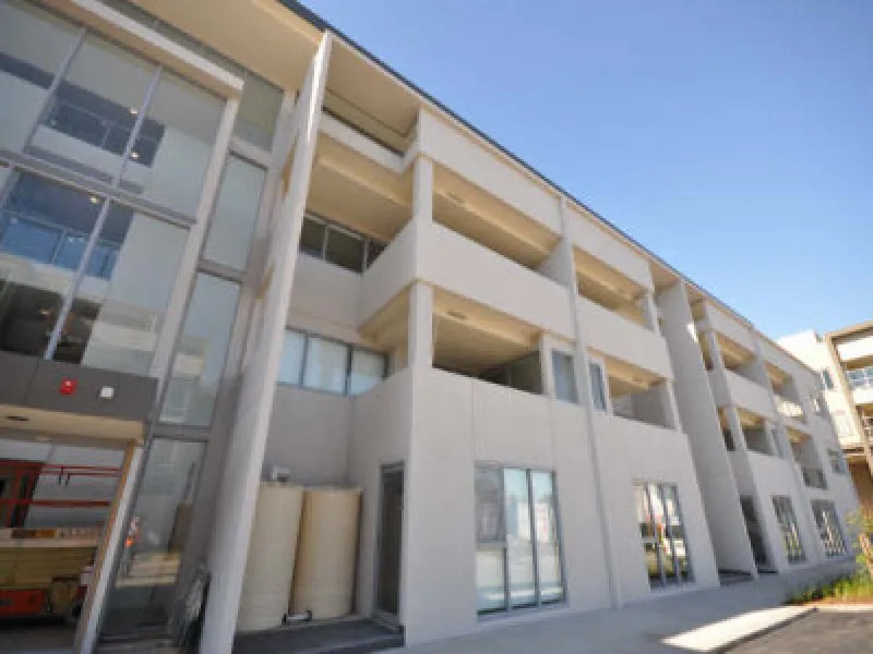 MODERN 1 BEDROOM WITH STUDY APARTMENT