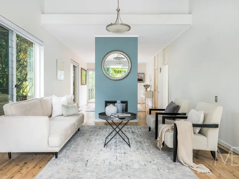 BLUE RIBBON LOCATION, TENNIS COURT, EAST SIDE WALK RAIL