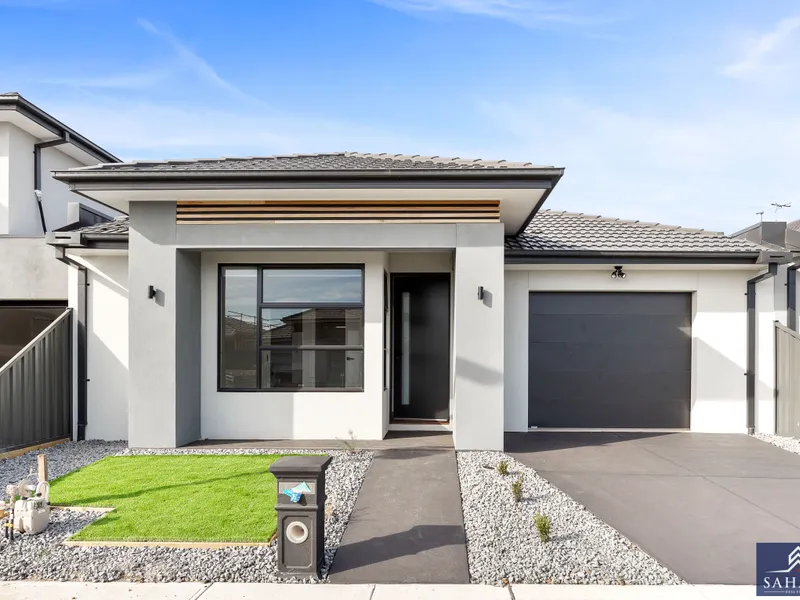 Modern Living in Perfect Location !!!