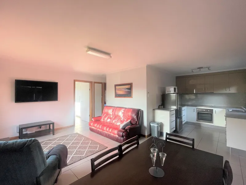 2 Bedroom Modern Unit - Ideally Located - Available Late August 2023