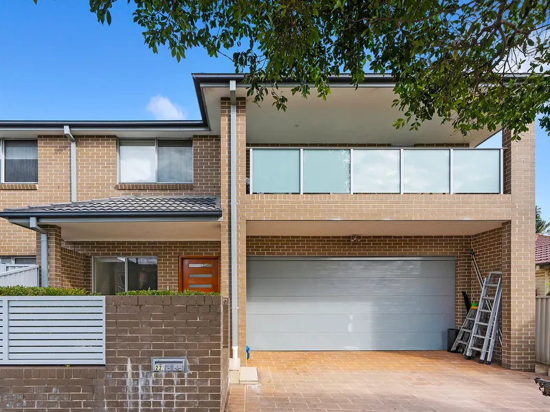 Full brick - Great Location