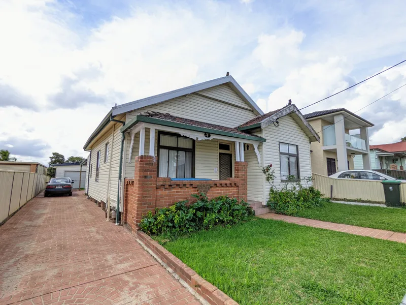 FAMILY HOME CONVENIENTLY LOCATED