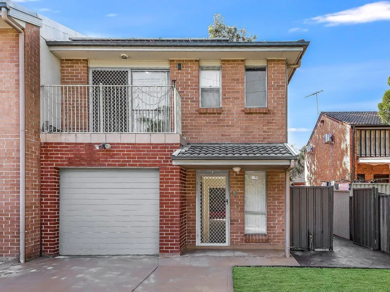 Spacious townhouse creates a fantastic first home or investment