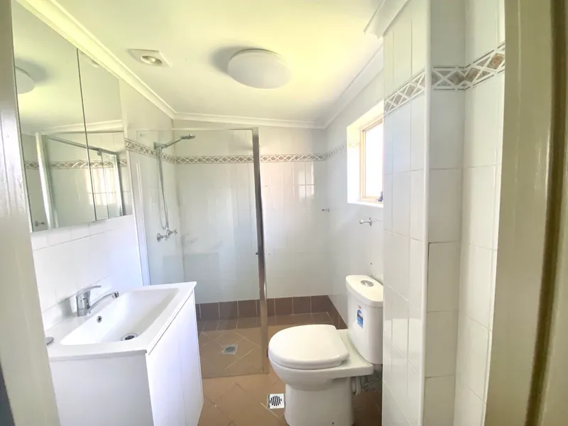 large 1 bedroom granny flat for rent