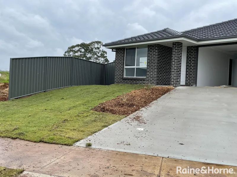 Brand New 4 Bedroom North Tamworth Duplex