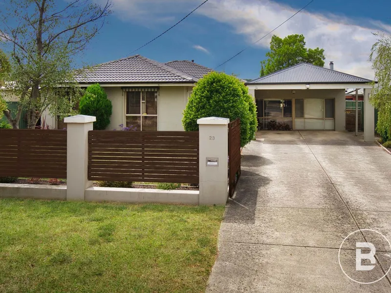 THREE BEDROOM FAMILY HOME WITH 2 LIVING AREA ON LARGE BLOCK